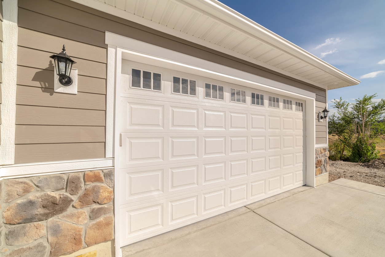 5 Tips for Managing a Garage for Rent