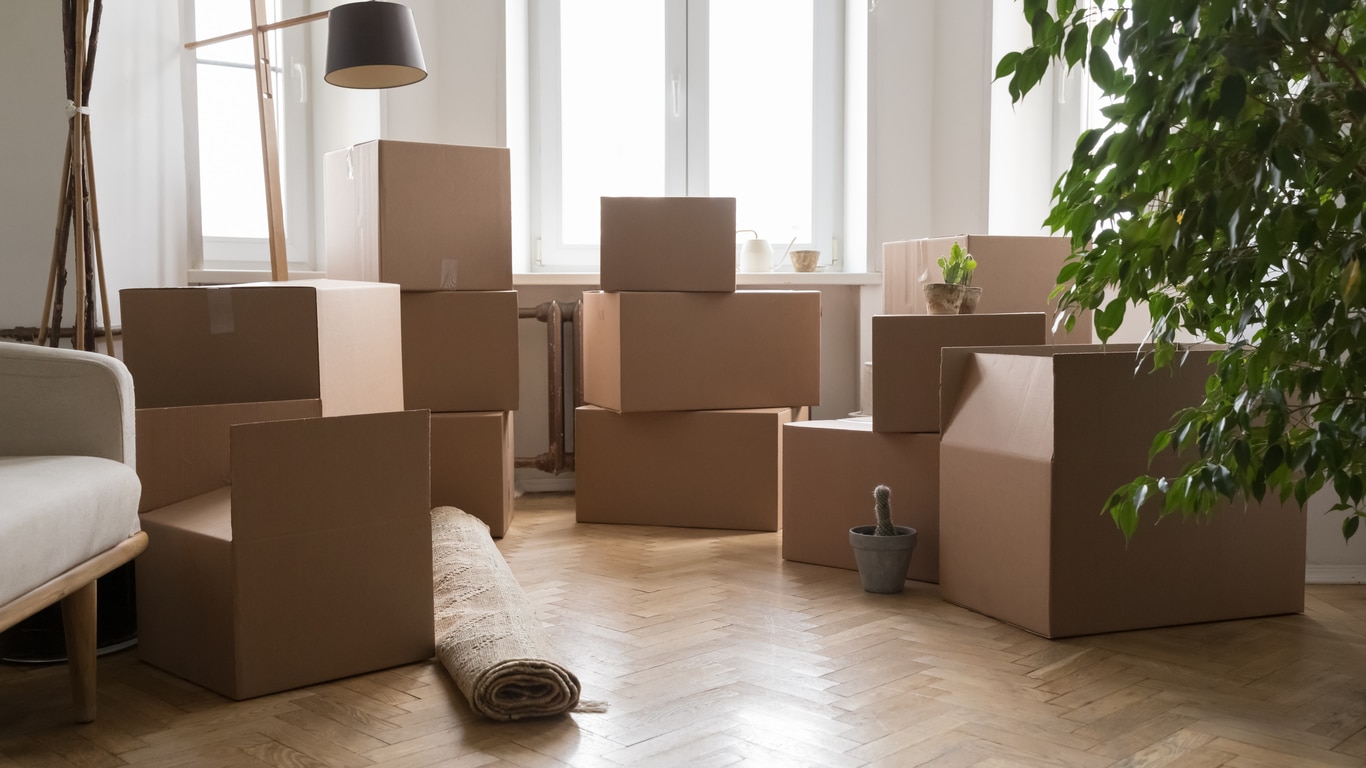 When to Offer Lease Renewals Versus Finding New Tenants